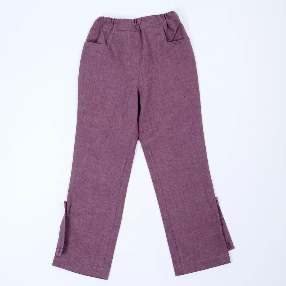 mitwachsende Hose von pauakids Vorderansicht, beide Beine lang