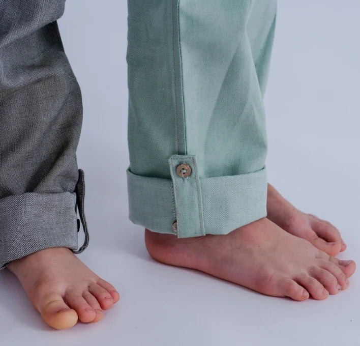 Detailaufnahme von pauaGrow Mitwachs-Hose mit Verlängerungsoption