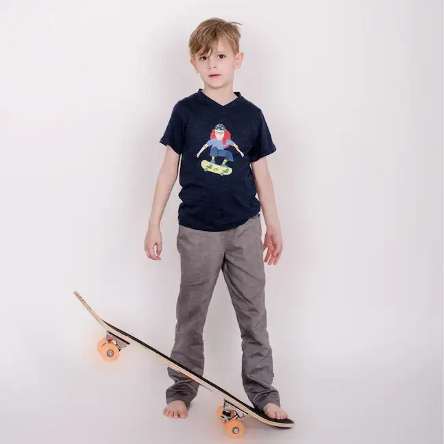 pauakids Shirt Skateboard, Biobaumwolle & Tencel, an Kind getragen
