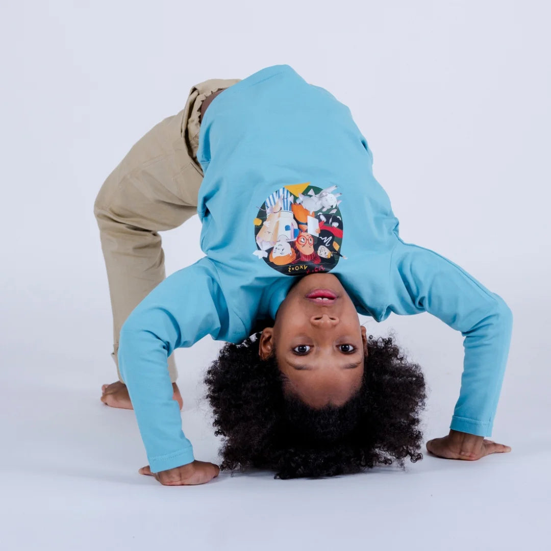 Kind macht eine Brücke, mit pauakids Shirt Schulstart