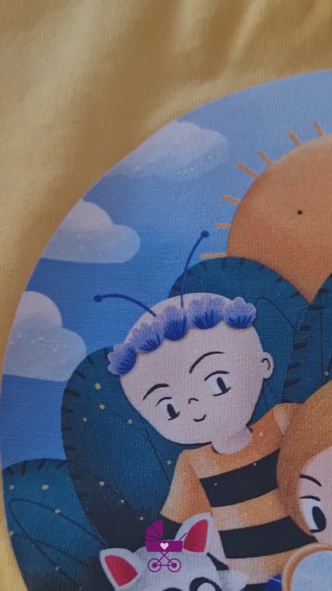 Video mit Anleitung wie das Hörspiel über den QR abrufbar ist.